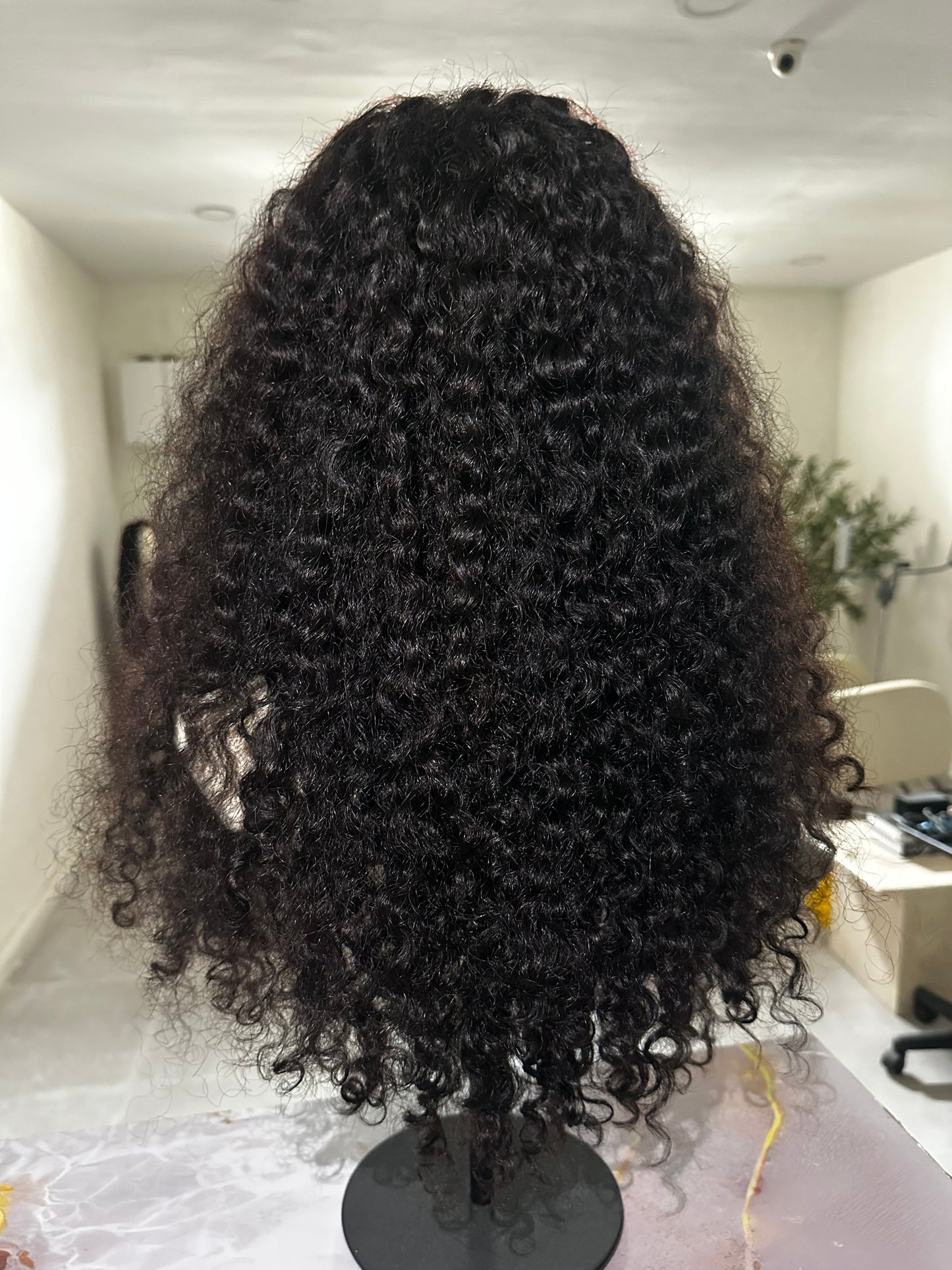 LEYE Ready to Wear Wig — Burmese Curly 20”